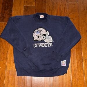 Dallas Cowboys 1990s vintage embroidered crewneck sweatshirt.